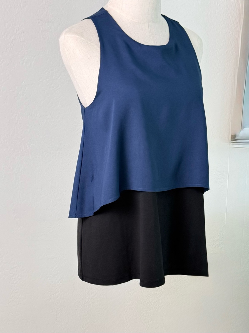 VTG Lucy & Laurel Navy and Black Layered Tank Top Sz:M Minimalist - Picture 3 of 12